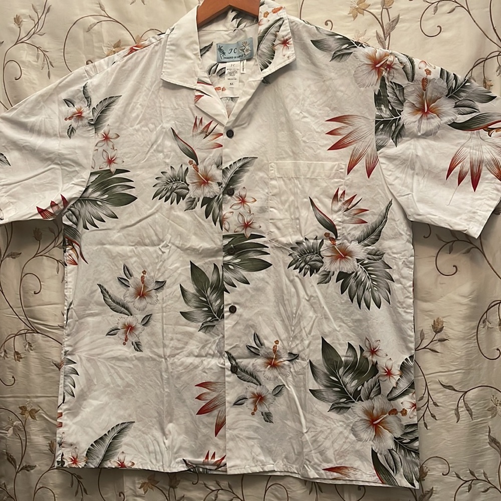 Mens Button Down Camp Shirt. NWOT